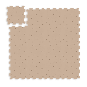 Konges Sløjd Puzzlematte Cherry als weiche Krabbelunterlage im Kinderzimmer