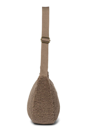 Studio Noos Brown Teddy Gürteltasche – Nahaufnahme des Fells