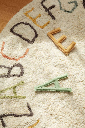 Lorena Canals ABC Color and Letter – Mini-Kissen für die Vokale