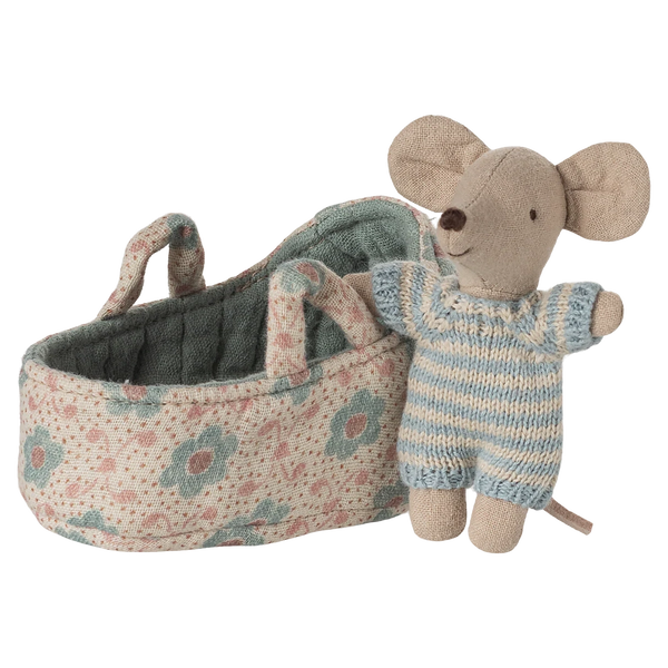 Babymaus in Tragetasche Blau