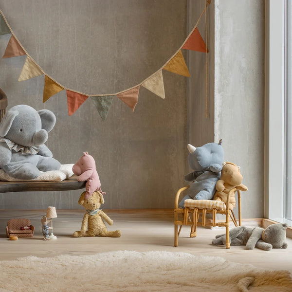 Schlafendes Kätzchen Plüsch Medium Grau