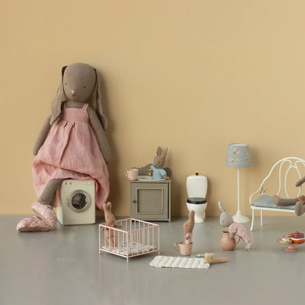 Hase Grösse 4 Braun / Kleid und Schuhe