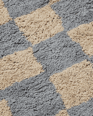 Mara Teppich Mist Blue/Warm Sand von ferm LIVING – Nahaufnahme