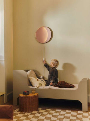 Kinderzimmer mit ferm LIVING Neba Wandleuchte