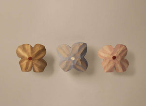 ferm LIVING Poesie Magnete halten Zeichnungen am Kühlschrank