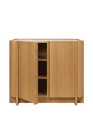 ferm LIVING Tilu Kommode Natural Oak – Detailansicht Griffe