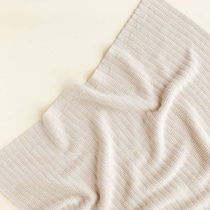 Hvid Ida Cream Babydecke ausgebreitet
