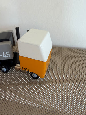 Candylab Autotransporter mit Ambulanz beladen – Detailansicht