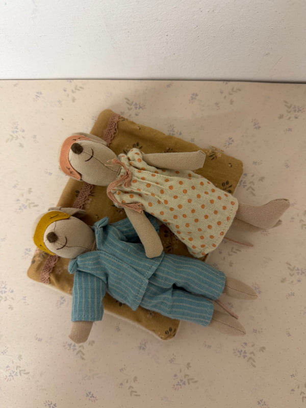 Give a Chance: Mama & Papa Mäuse mit Decke