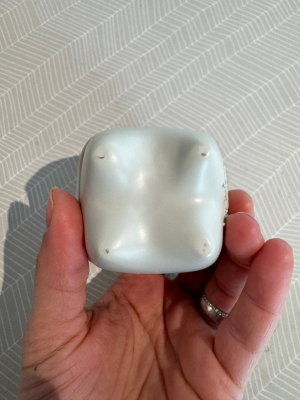 Ausstellung: Zahnbox Tooth Off White