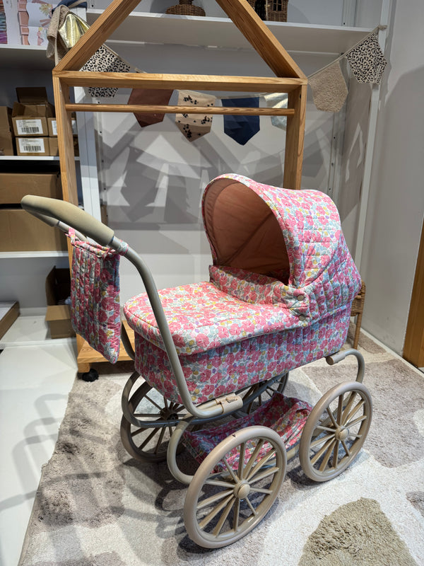 Ausstellung: Minnie Puppenwagen (Pram) Rose Anglaise