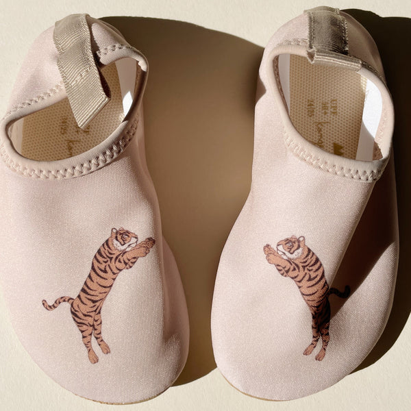 Konges Slojd UV Badeschuhe Tiger | Badeschuhe | Beluga Kids