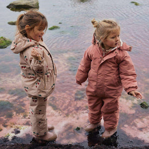 Mismou Winterjacke von Konges Sløjd in Ma Grande Cerise, Detailansicht