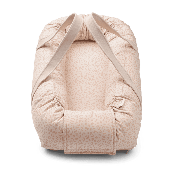 Gro Babynest von Liewood mit Leopardenmuster, Ansicht von oben