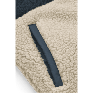 Reissverschluss und Taschen der Liewood Jackson Wendejacke