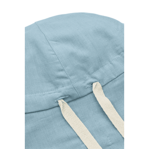 Liewood Gorm Sonnenhut Beach Blue von der Seite getragen
