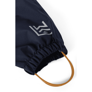 Liewood Manu Regenset Dino Roar Classic Navy – am Kind getragen
