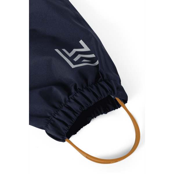Liewood Manu Regenset Dino Roar Classic Navy – am Kind getragen