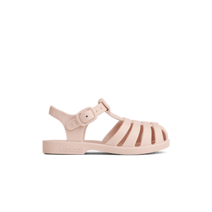 Bre Sandalen Sorbet Rose von Liewood, wasserdicht, flexibel und leicht zu reinigen, ideal für Sommertage.