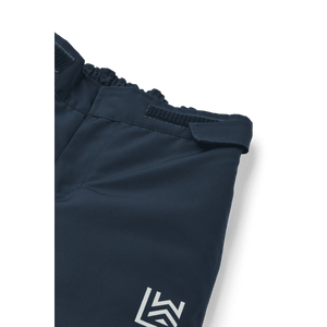 Schneefang und Fussriemen der Liewood Wolf Schneehose im Detail