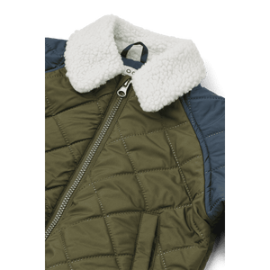 Rippbündchen und schräge Fronttaschen der Liewood Mira Jacke
