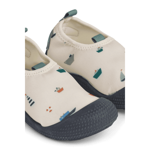 Liewood Sanjia Badeschuhe Sailing / Sandy mit maritimem Print