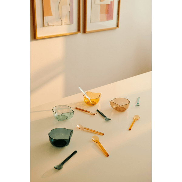 Fröhliche 4-Pack Berno Tritan Schüsseln in bunten Farben, ideal für Snacks und kinderfreundliches Design.