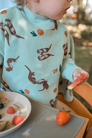 Boo Frottee-Lätzchen Otter II von Little Casimir am Kind
