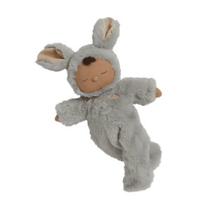 Cozy Dinkum Bunny Pip von Olli Ella sitzend von vorne