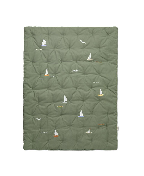 Dear April Spielmatratze Meri Sailboats, 90 × 120 cm