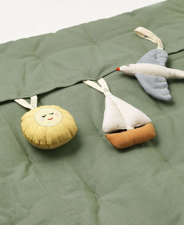 Nemo Sailboats von Dear April mit Rassel und Knisterpapier