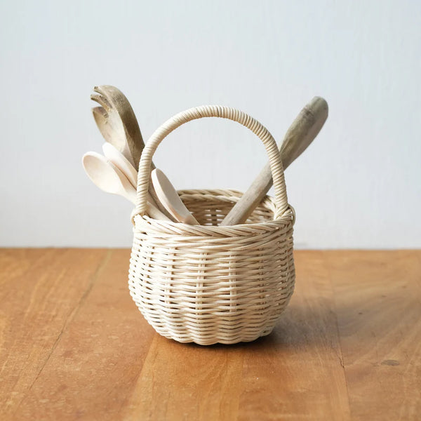 Rattan Berry Basket Straw