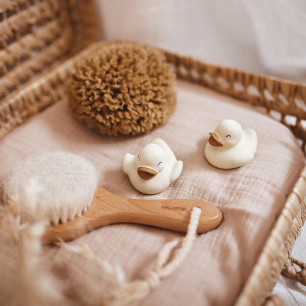 Mrs. Ertha Polly & Olly Natürliches Badeset | Badespielzeug | Beluga Kids