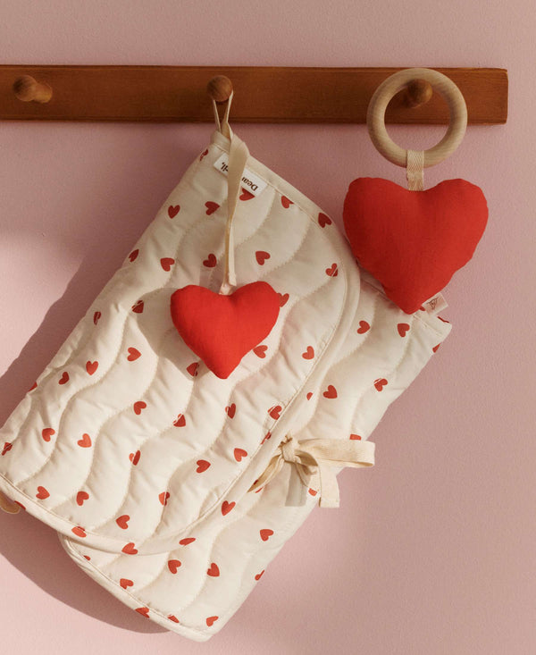 Wickelunterlage River Little Love von Dear April, 66 × 33 cm mit zwei Taschen