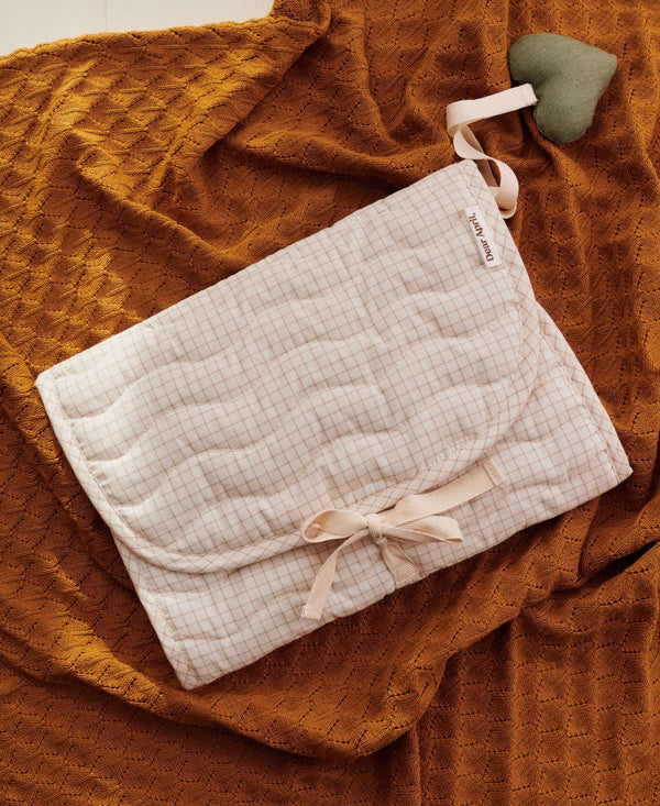 Wickelunterlage River Mini Check von Dear April, zusammengefaltet