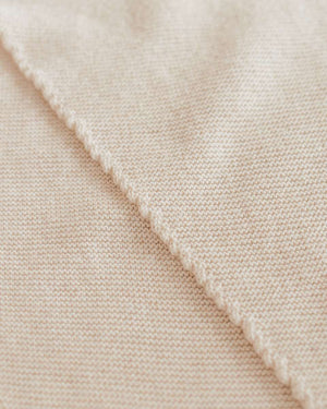 Hvid Triangle Schal Josephina Cream geknotet getragen