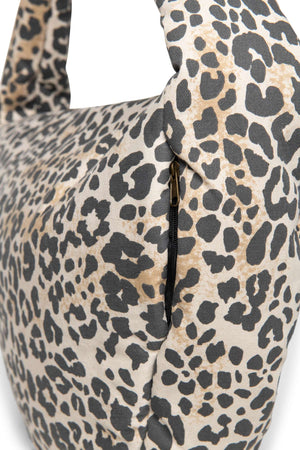 Seitentaschen der Soft Cotton Leopard Cross Body Bag von Studio Noos