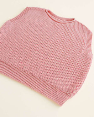Kind trägt die Hvid Merino-Weste Harvey Bubblegum