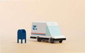 Futuristischer Postwagen von Candylab Toys mit Fahrerkabine aus Holz