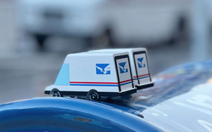 Candylab Mail Van 2.0, Holzauto in handlicher Grösse für kleine Hände