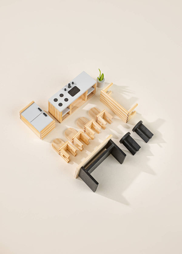 Holzpuppenhaus Küchenmöbel Set mit Kühlschrank, Herd, Dunstabzug, Tisch, Stühlen und Pflanzen dekor.