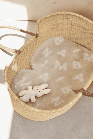 BINIBAMBA Snuggler Alphabet, 68 × 44 cm, zusätzliche Ansicht