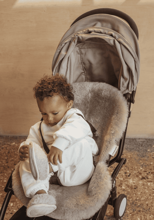 Snuggler Toast von BINIBAMBA aus Merino-Schaffell, Detailansicht