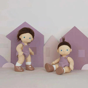 Dinkum Doll Bitsy von Olli Ella im Sitzen