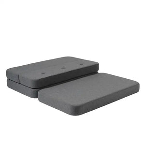 Liegefläche des byKlipKlap Spielsofas Blue Grey mit den zwei Kissen