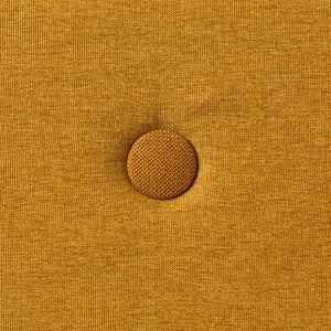 Kind spielt auf dem halb aufgeklappten byKlipKlap Spielsofa Mustard