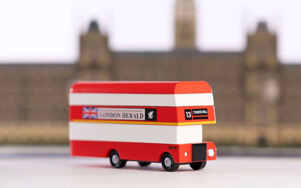 Holzbus von Candylab Toys mit ABS-Kunststoffrädern
