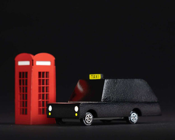 Spielzeugtaxi aus Holz von Candylab Toys ab 3 Jahren