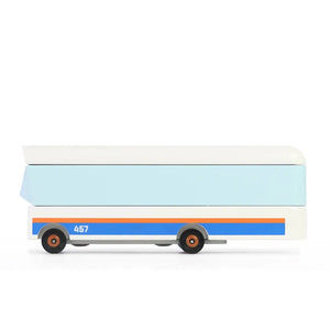 Candylab Toys Stadtbus aus Holz von der Seite
