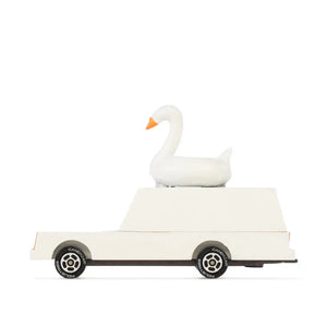 Candylab Toys Weisser Schwanenwagen aus Holz von der Seite